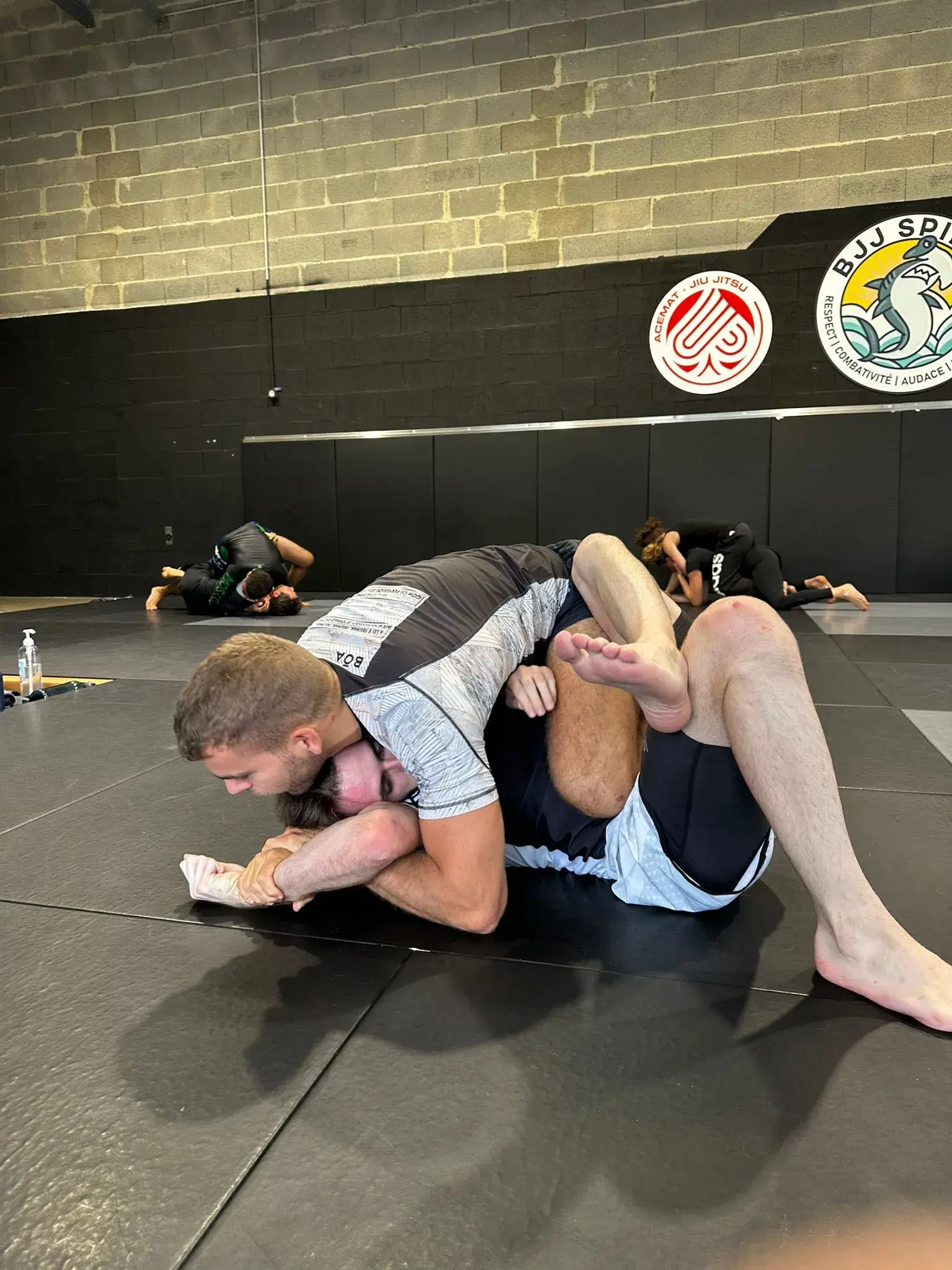 Entraînement de Luta Livre sans kimono sur le tapis de BJJ Spirit.