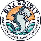 Logo BJJ Spirit : requin-marteau sur soleil et vagues